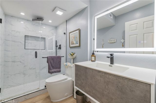 28948 Shadow Valley, Saugus, CA 91390
