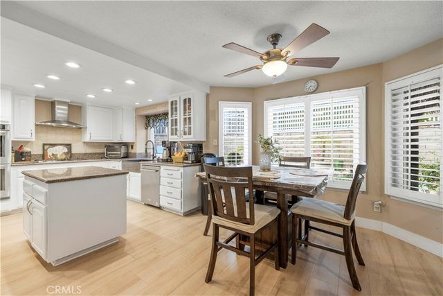 28948 Shadow Valley, Saugus, CA 91390