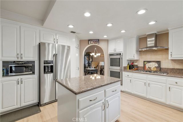 28948 Shadow Valley, Saugus, CA 91390
