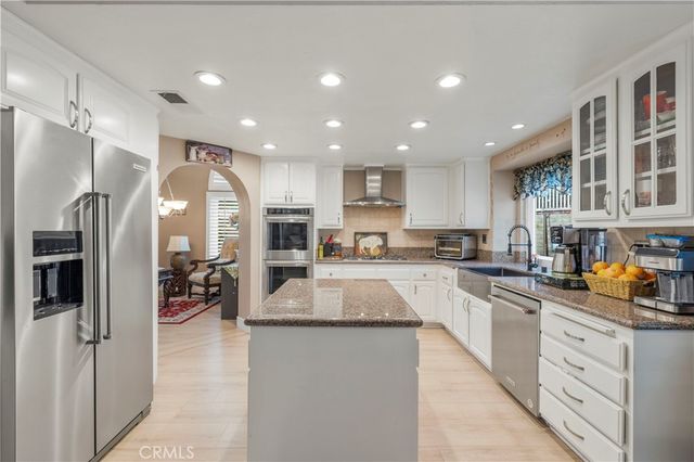 28948 Shadow Valley, Saugus, CA 91390