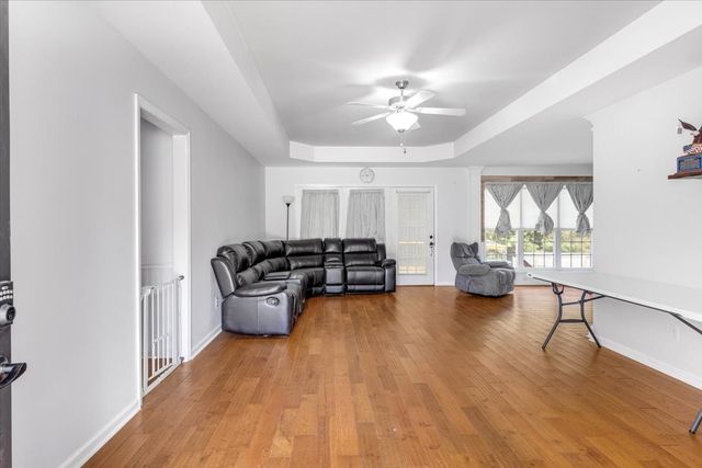 161 Cumberland Oaks Dr, Tullahoma, TN 37388