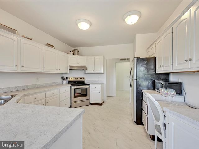 2415 SHARP MOUNTAIN RD, Pottsville, PA 17901