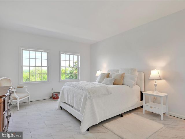 2415 SHARP MOUNTAIN RD, Pottsville, PA 17901