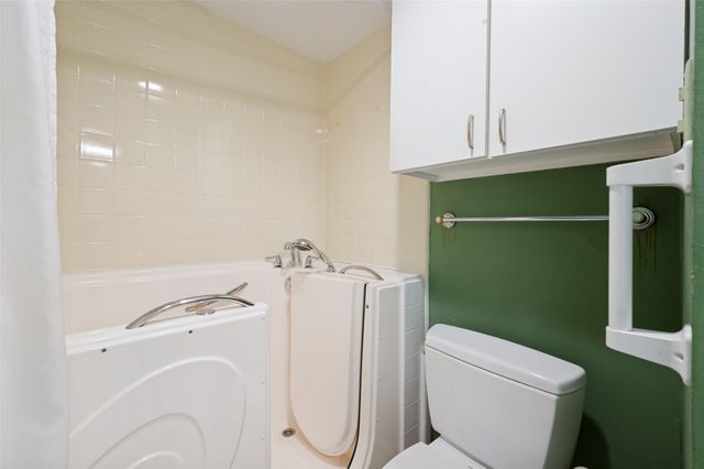 6335 W Northwest Highway 1013, Dallas, TX 75225