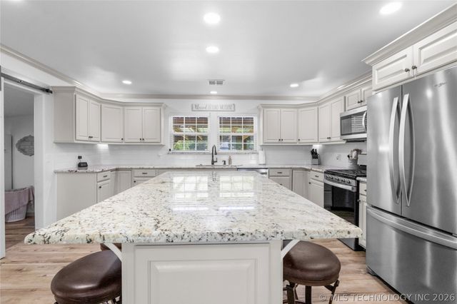 103 E Elm Avenue, Eufaula, OK 74432