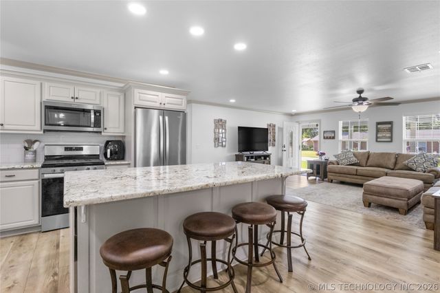 103 E Elm Avenue, Eufaula, OK 74432