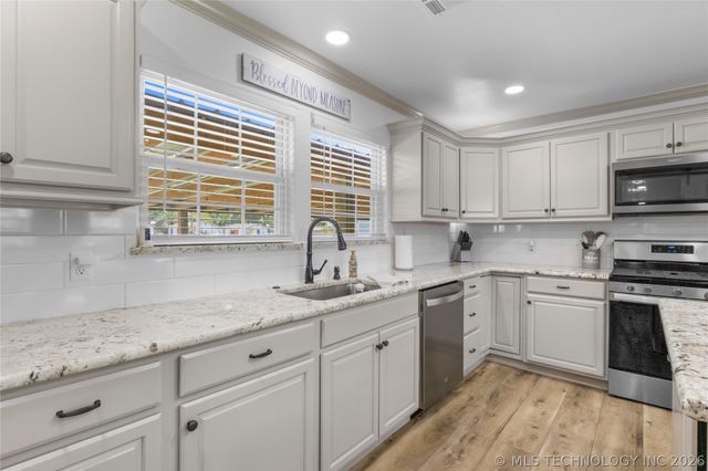 103 E Elm Avenue, Eufaula, OK 74432