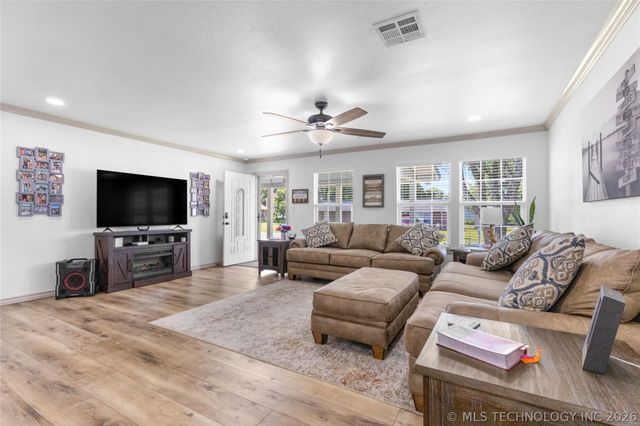 103 E Elm Avenue, Eufaula, OK 74432