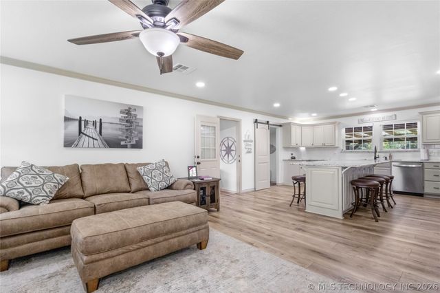 103 E Elm Avenue, Eufaula, OK 74432