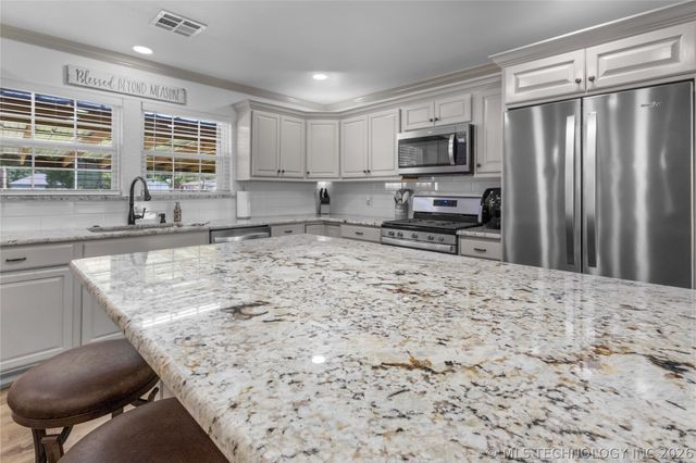 103 E Elm Avenue, Eufaula, OK 74432