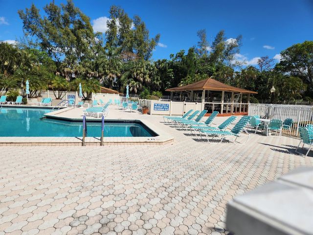 3940 Inverrary Boulevard 302, Lauderhill, FL 33319