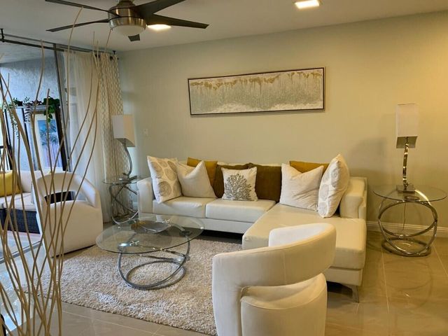 3940 Inverrary Boulevard 302, Lauderhill, FL 33319