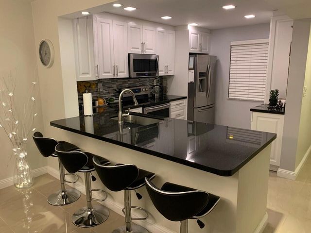3940 Inverrary Boulevard 302, Lauderhill, FL 33319