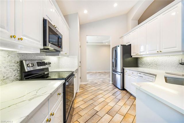 19091 Ridgepoint DR 202, Estero, FL 33928