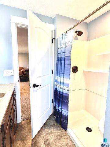 1403 Bitterroot Rd, Dell Rapids, SD 57022
