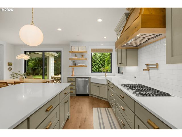 6040 LAKEVIEW Blvd, Lake Oswego, OR 97035