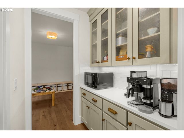 6040 LAKEVIEW Blvd, Lake Oswego, OR 97035