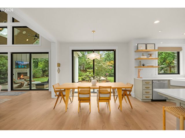 6040 LAKEVIEW Blvd, Lake Oswego, OR 97035