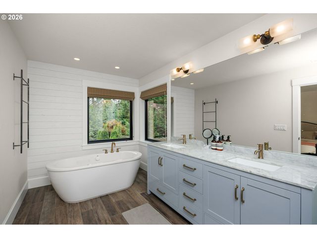 6040 LAKEVIEW Blvd, Lake Oswego, OR 97035