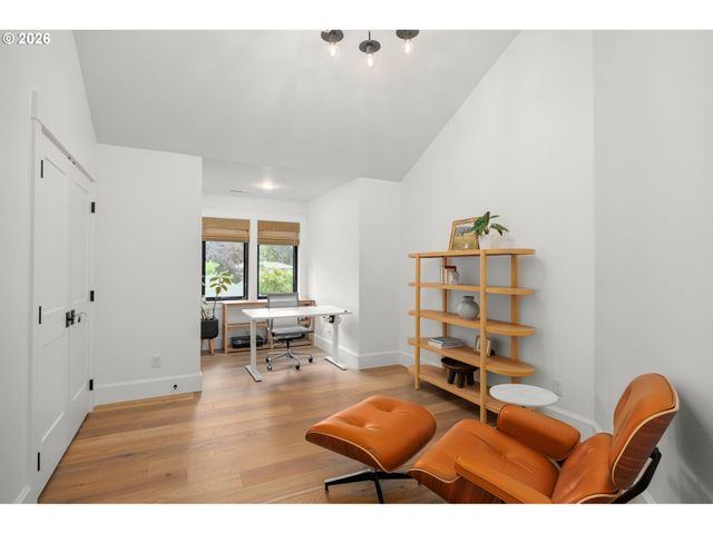 6040 LAKEVIEW Blvd, Lake Oswego, OR 97035