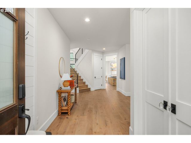 6040 LAKEVIEW Blvd, Lake Oswego, OR 97035