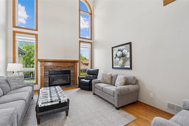1302 NE Lake View Court, Ankeny, IA 50021
