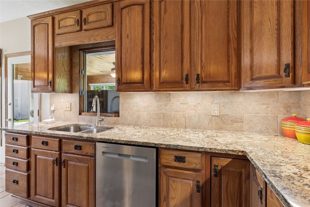 1302 NE Lake View Court, Ankeny, IA 50021
