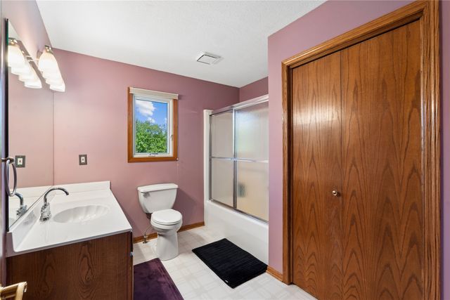 1302 NE Lake View Court, Ankeny, IA 50021