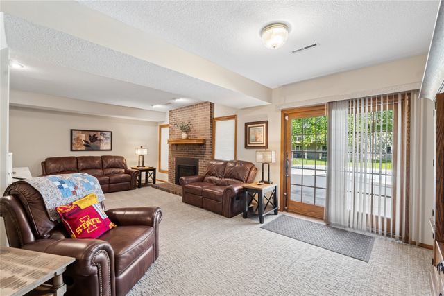 1302 NE Lake View Court, Ankeny, IA 50021