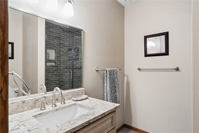 1302 NE Lake View Court, Ankeny, IA 50021