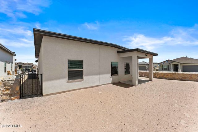 1122 Brass Hill Avenue, Santa Teresa, NM 88008