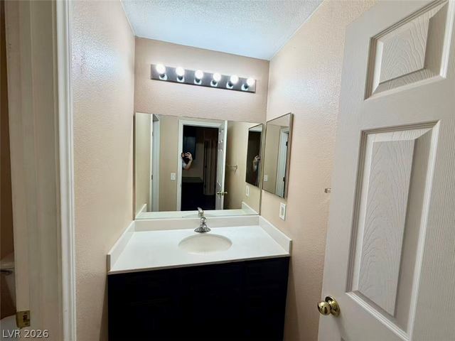 6068 Laughing Creek Street, Las Vegas, NV 89148