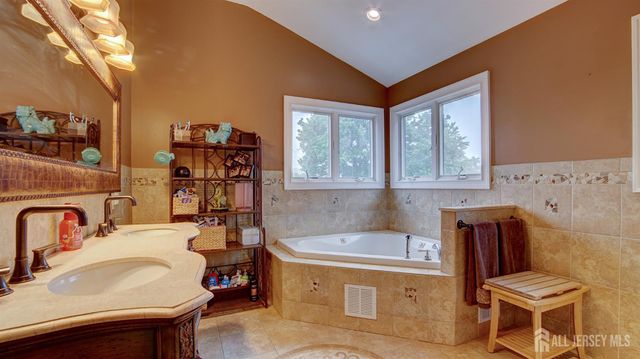 39 Joyce Place, Sayreville, NJ 08859