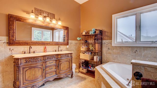 39 Joyce Place, Sayreville, NJ 08859