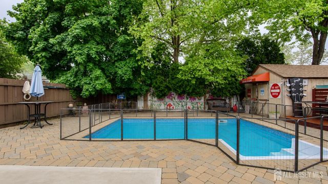 39 Joyce Place, Sayreville, NJ 08859