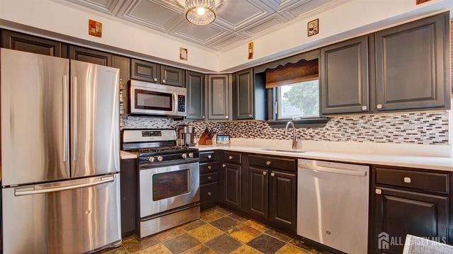 39 Joyce Place, Sayreville, NJ 08859