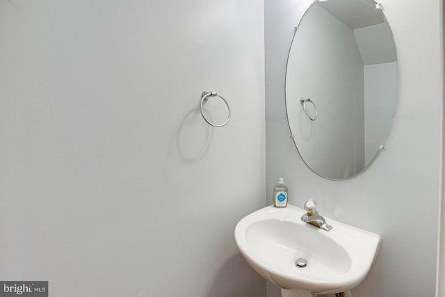 938 HERONS RUN LN, Woodbridge, VA 22191