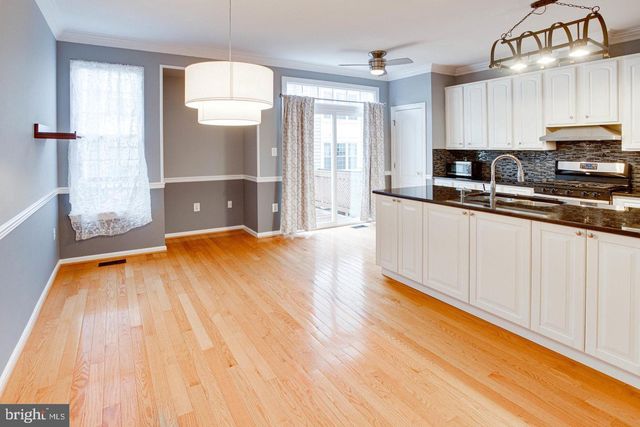 938 HERONS RUN LN, Woodbridge, VA 22191