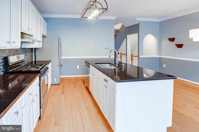 938 HERONS RUN LN, Woodbridge, VA 22191