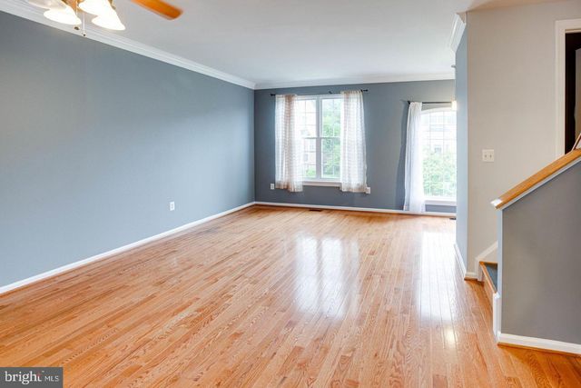 938 HERONS RUN LN, Woodbridge, VA 22191