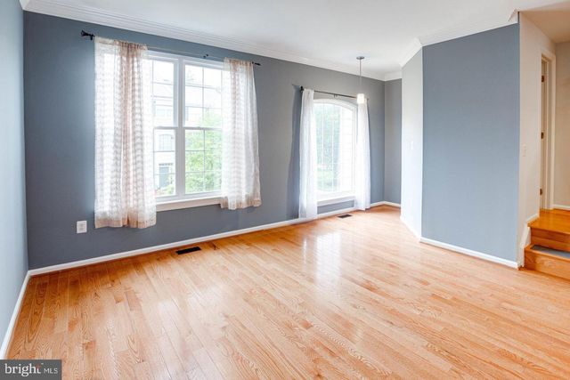 938 HERONS RUN LN, Woodbridge, VA 22191