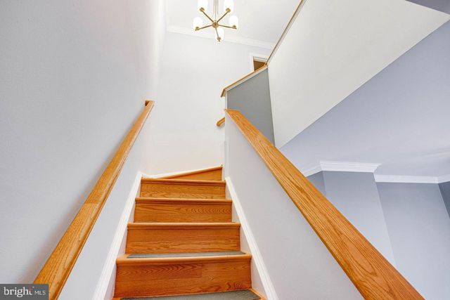 938 HERONS RUN LN, Woodbridge, VA 22191