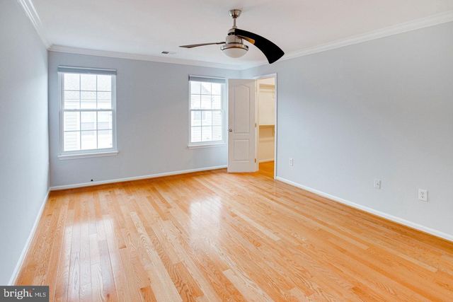 938 HERONS RUN LN, Woodbridge, VA 22191