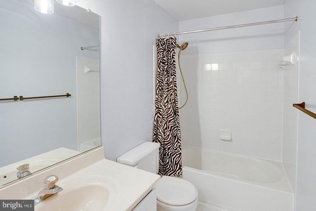 938 HERONS RUN LN, Woodbridge, VA 22191