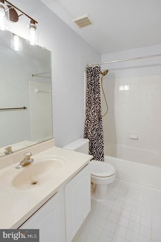 938 HERONS RUN LN, Woodbridge, VA 22191