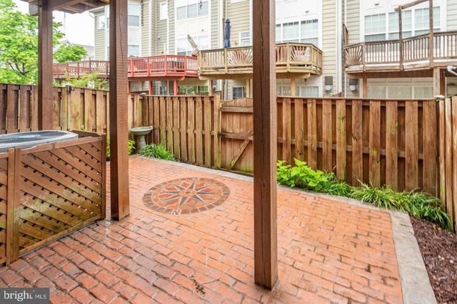 938 HERONS RUN LN, Woodbridge, VA 22191