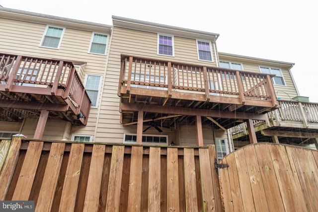 938 HERONS RUN LN, Woodbridge, VA 22191