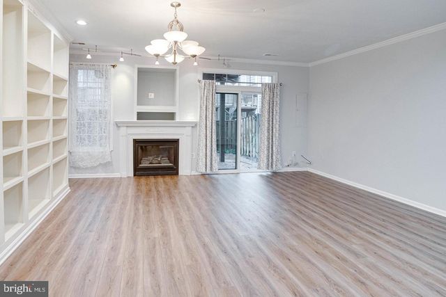 938 HERONS RUN LN, Woodbridge, VA 22191