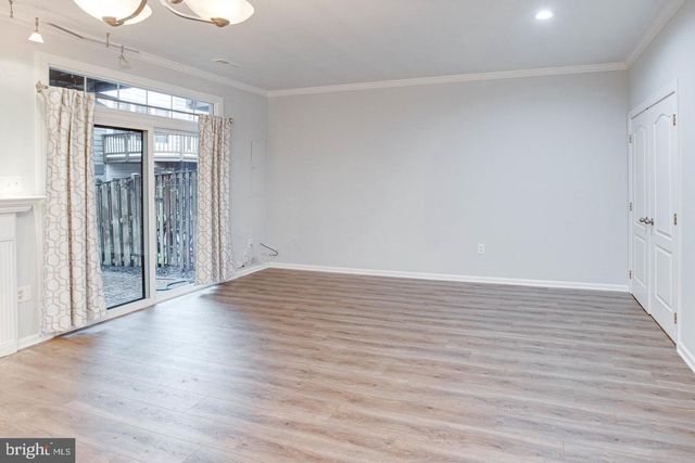 938 HERONS RUN LN, Woodbridge, VA 22191