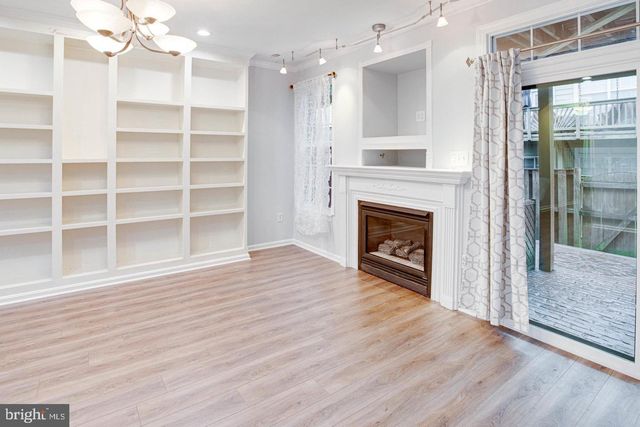 938 HERONS RUN LN, Woodbridge, VA 22191